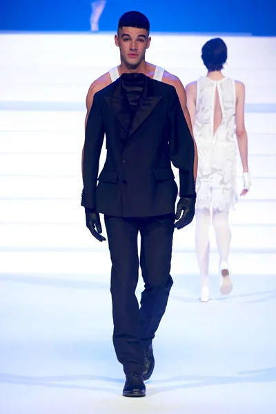 Look 3